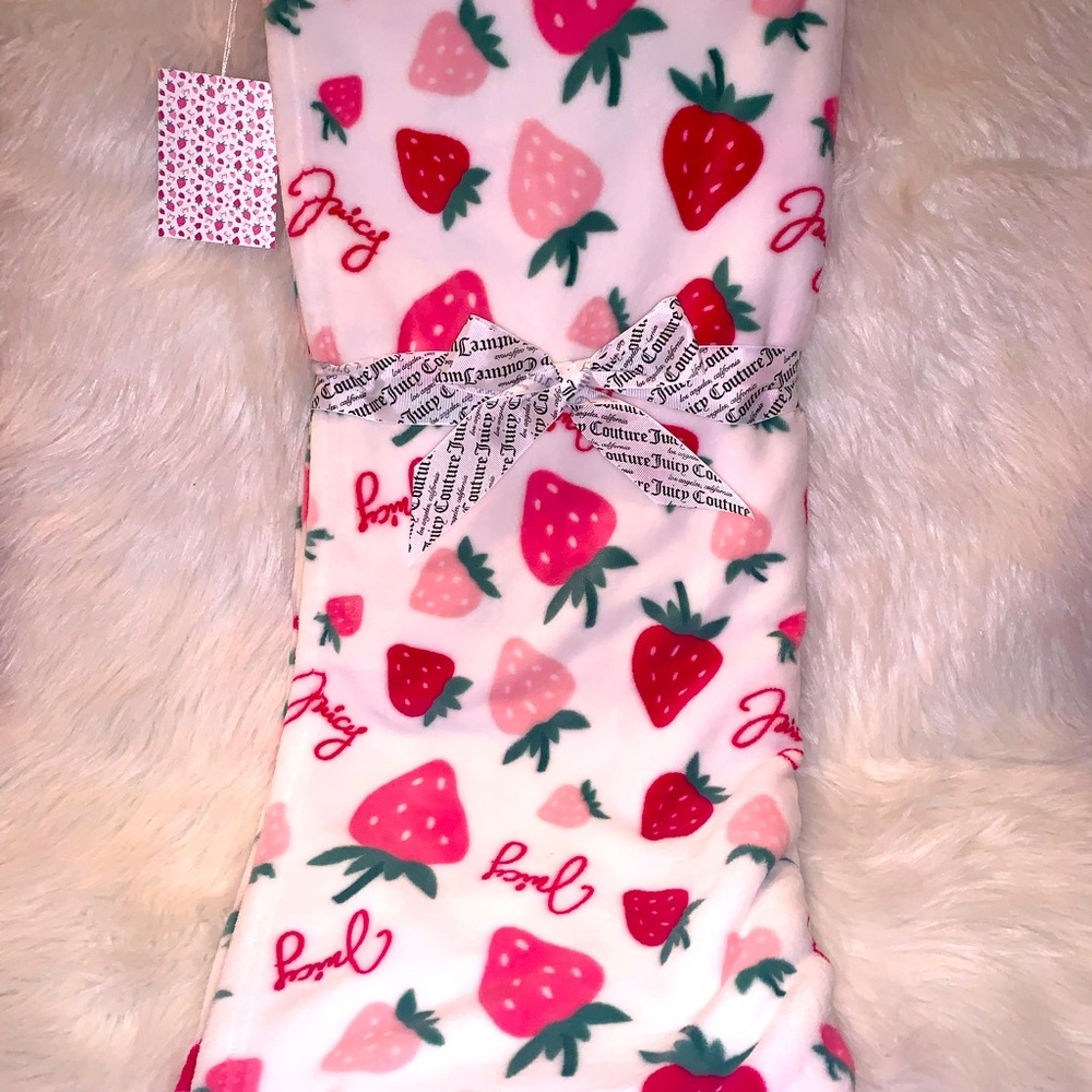 NEW!! JUICY COUTURE VIRAL STRAWBERRY BLANKET (HTF SHIPS FAST !!)